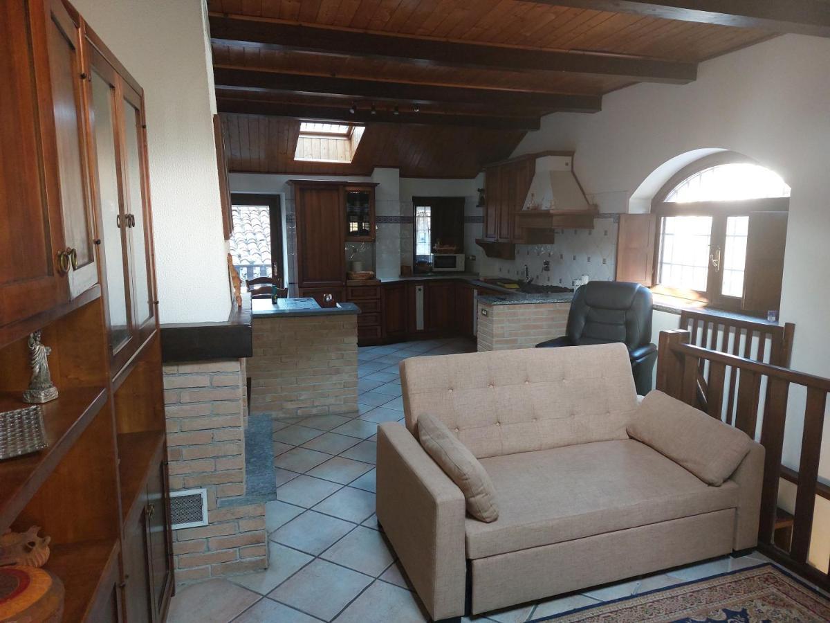 카프리에 Casa Del Rustico, Indipendente Vista Sacra Con Dipinto 빌라 외부 사진