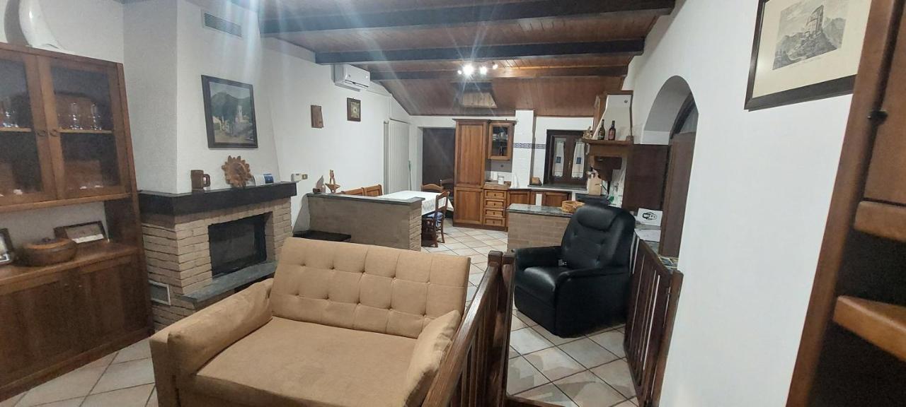 카프리에 Casa Del Rustico, Indipendente Vista Sacra Con Dipinto 빌라 외부 사진